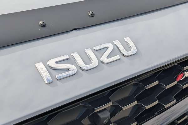 2025 Isuzu MU-X X-TERRAIN