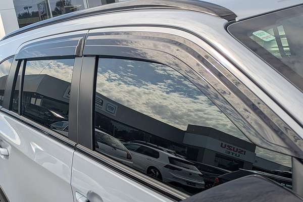 2025 Isuzu MU-X X-TERRAIN