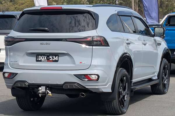 2025 Isuzu MU-X X-TERRAIN