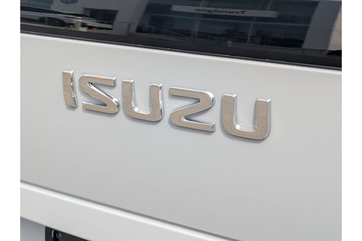 2025 Isuzu MU-X X-TERRAIN