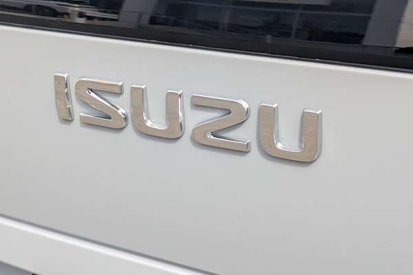 2025 Isuzu MU-X X-TERRAIN