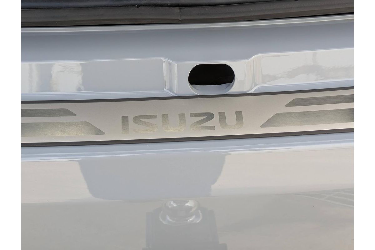 2025 Isuzu MU-X X-TERRAIN
