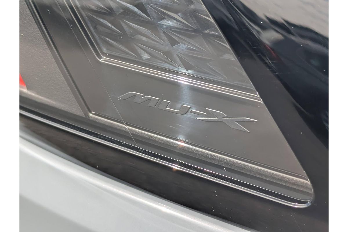 2025 Isuzu MU-X X-TERRAIN