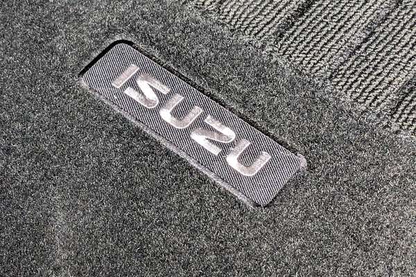 2025 Isuzu MU-X X-TERRAIN