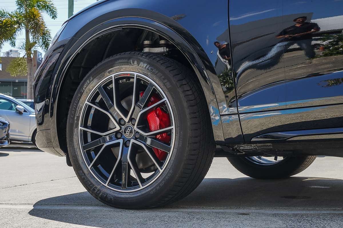 2025 Audi Q5 55 TFSI e S line FY