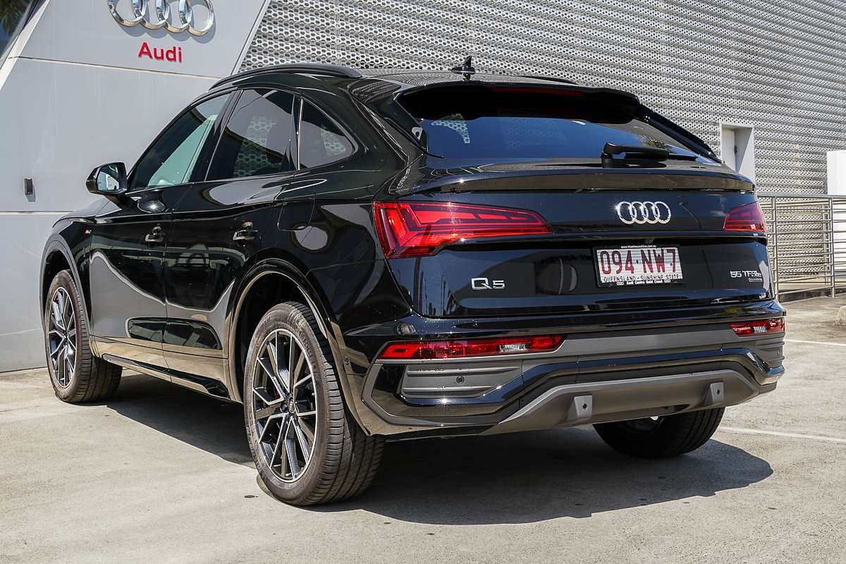 2025 Audi Q5 55 TFSI e S line FY