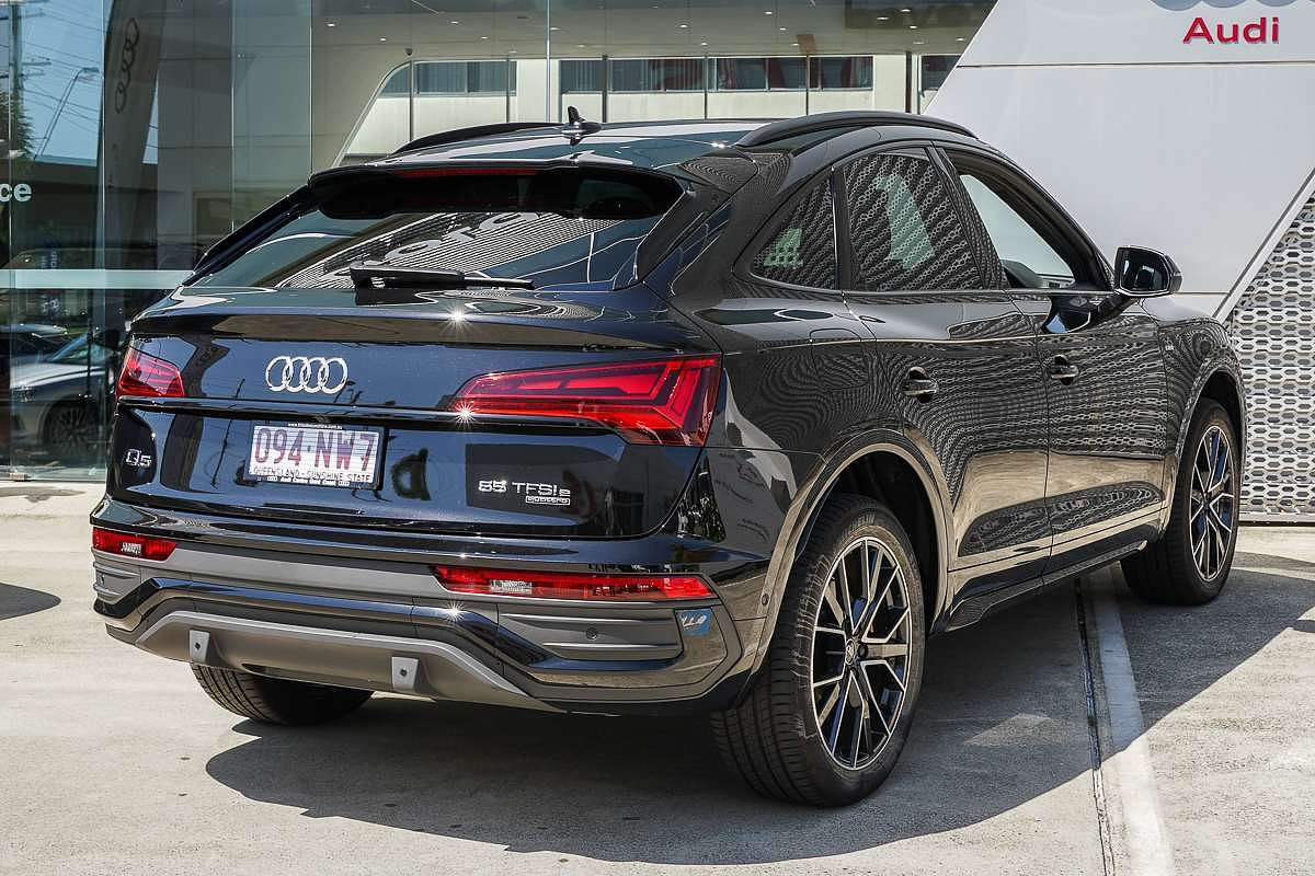 2025 Audi Q5 55 TFSI e S line FY