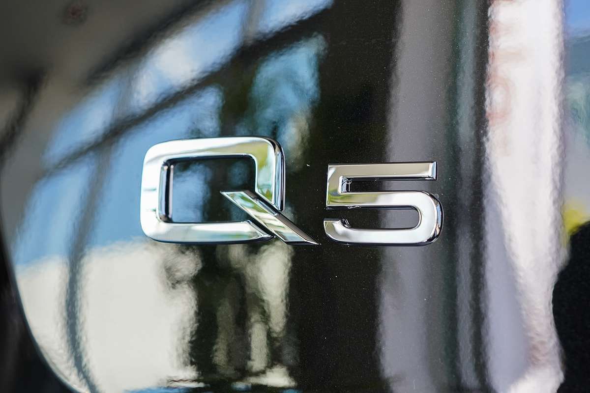 2025 Audi Q5 55 TFSI e S line FY