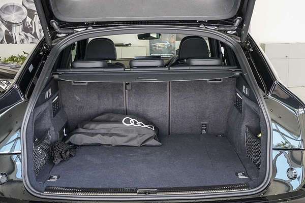 2025 Audi Q5 55 TFSI e S line FY