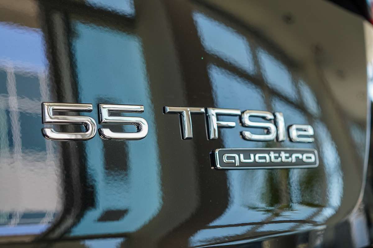 2025 Audi Q5 55 TFSI e S line FY