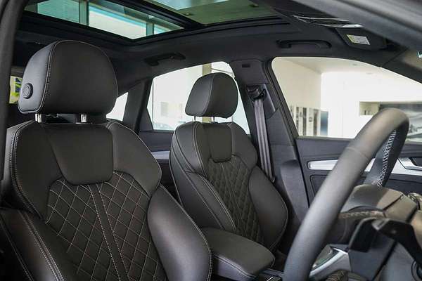 2025 Audi Q5 55 TFSI e S line FY