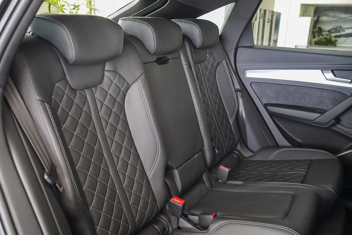 2025 Audi Q5 55 TFSI e S line FY