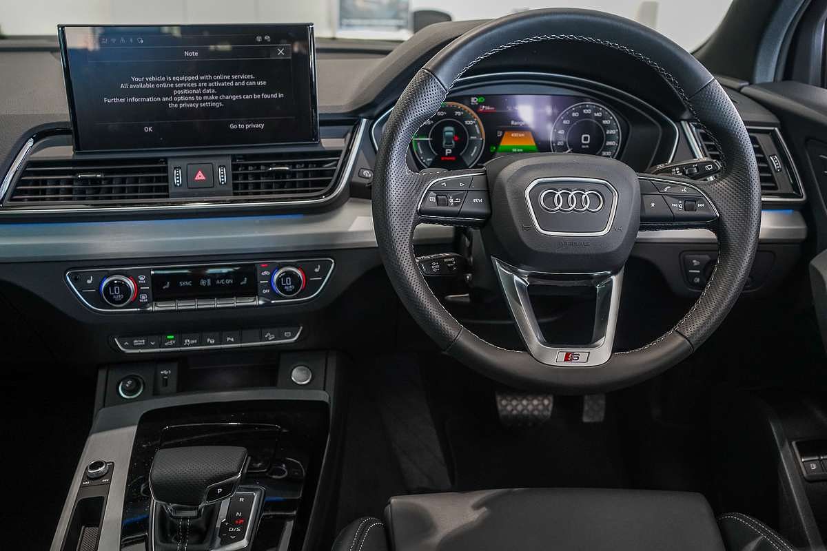 2025 Audi Q5 55 TFSI e S line FY