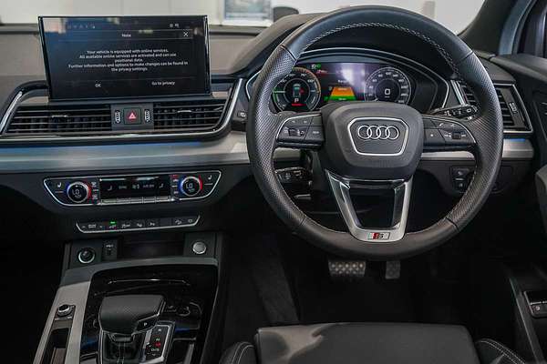 2025 Audi Q5 55 TFSI e S line FY