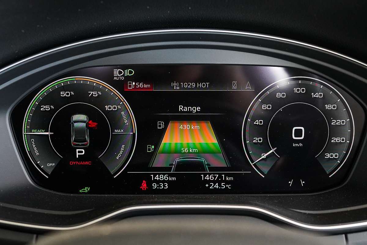 2025 Audi Q5 55 TFSI e S line FY