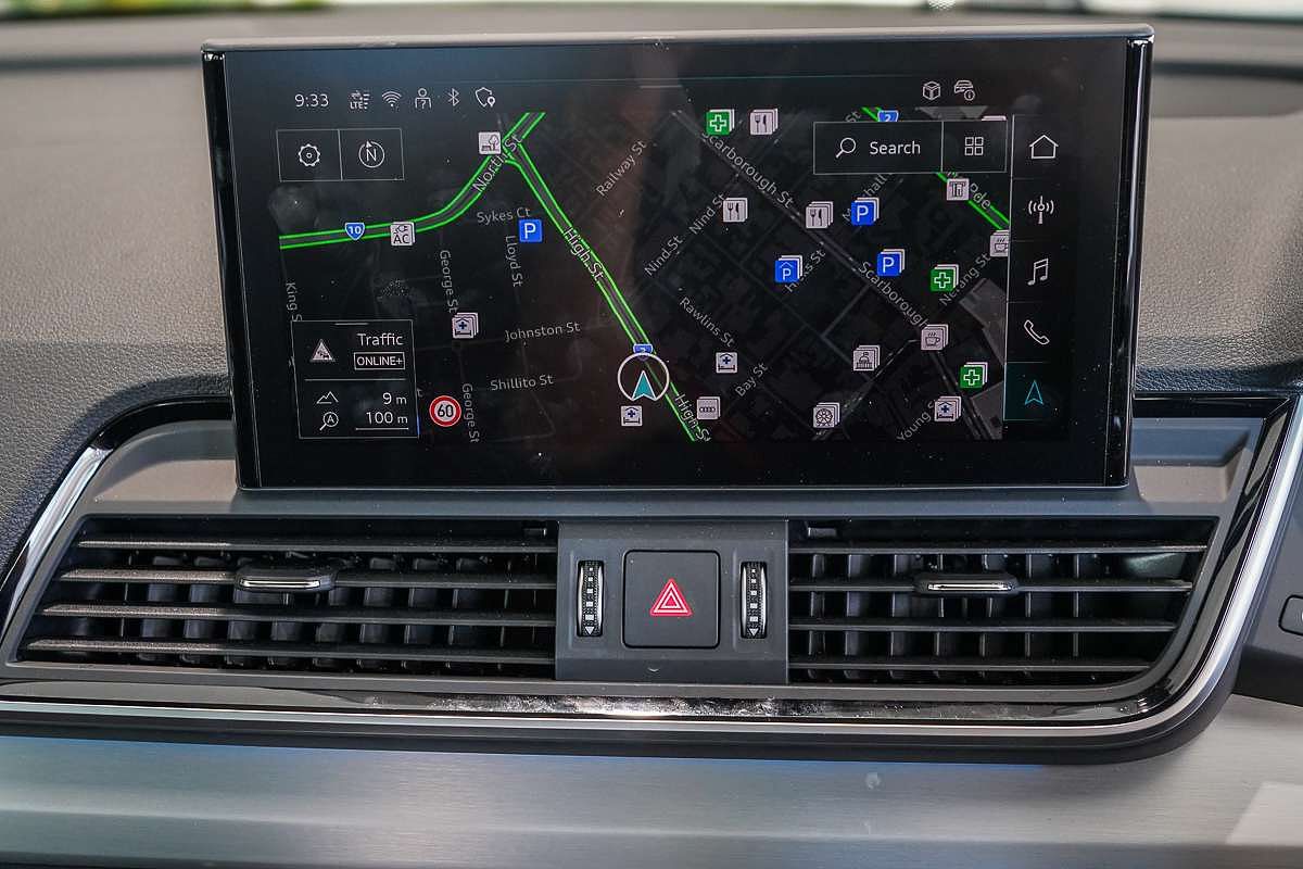 2025 Audi Q5 55 TFSI e S line FY