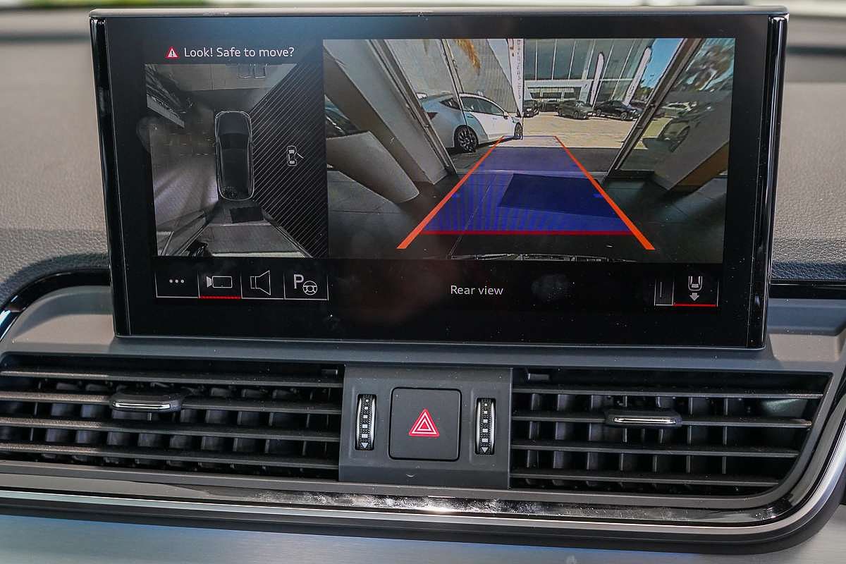 2025 Audi Q5 55 TFSI e S line FY