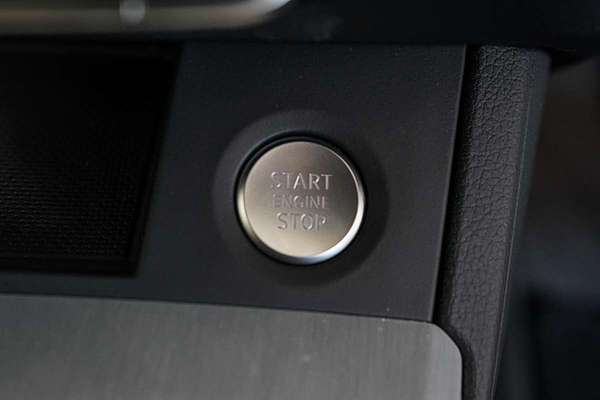 2025 Audi Q5 55 TFSI e S line FY