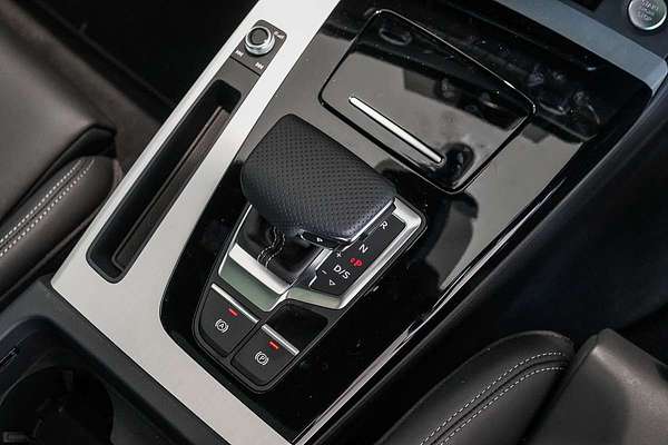 2025 Audi Q5 55 TFSI e S line FY