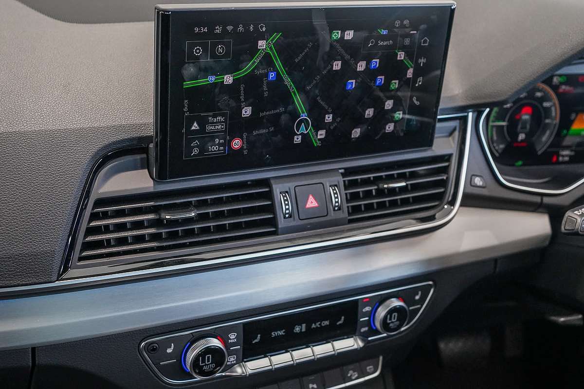 2025 Audi Q5 55 TFSI e S line FY