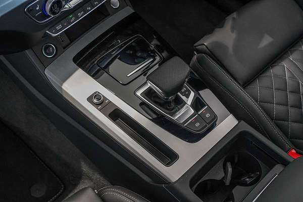 2025 Audi Q5 55 TFSI e S line FY