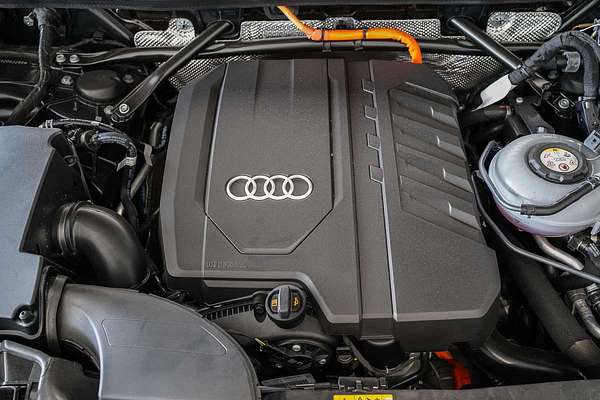 2025 Audi Q5 55 TFSI e S line FY