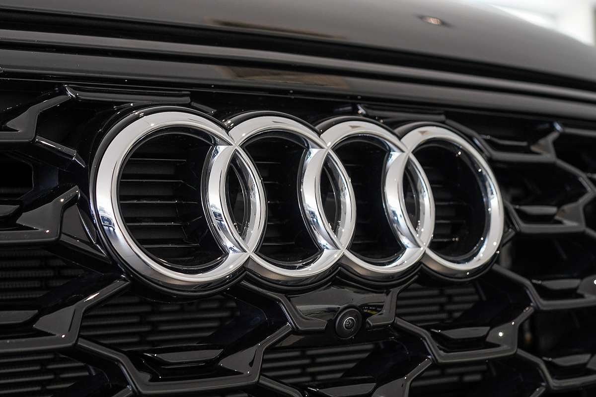 2025 Audi Q5 55 TFSI e S line FY