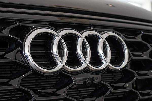 2025 Audi Q5 55 TFSI e S line FY