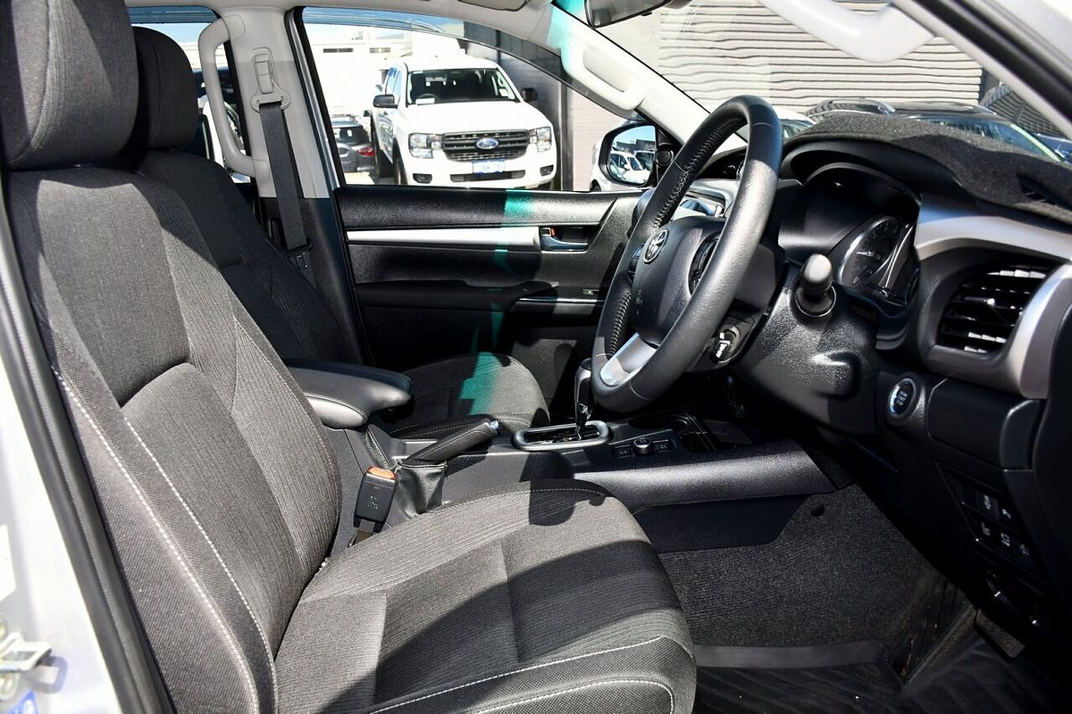 2024 Toyota Hilux SR5 48V GUN126R 4X4