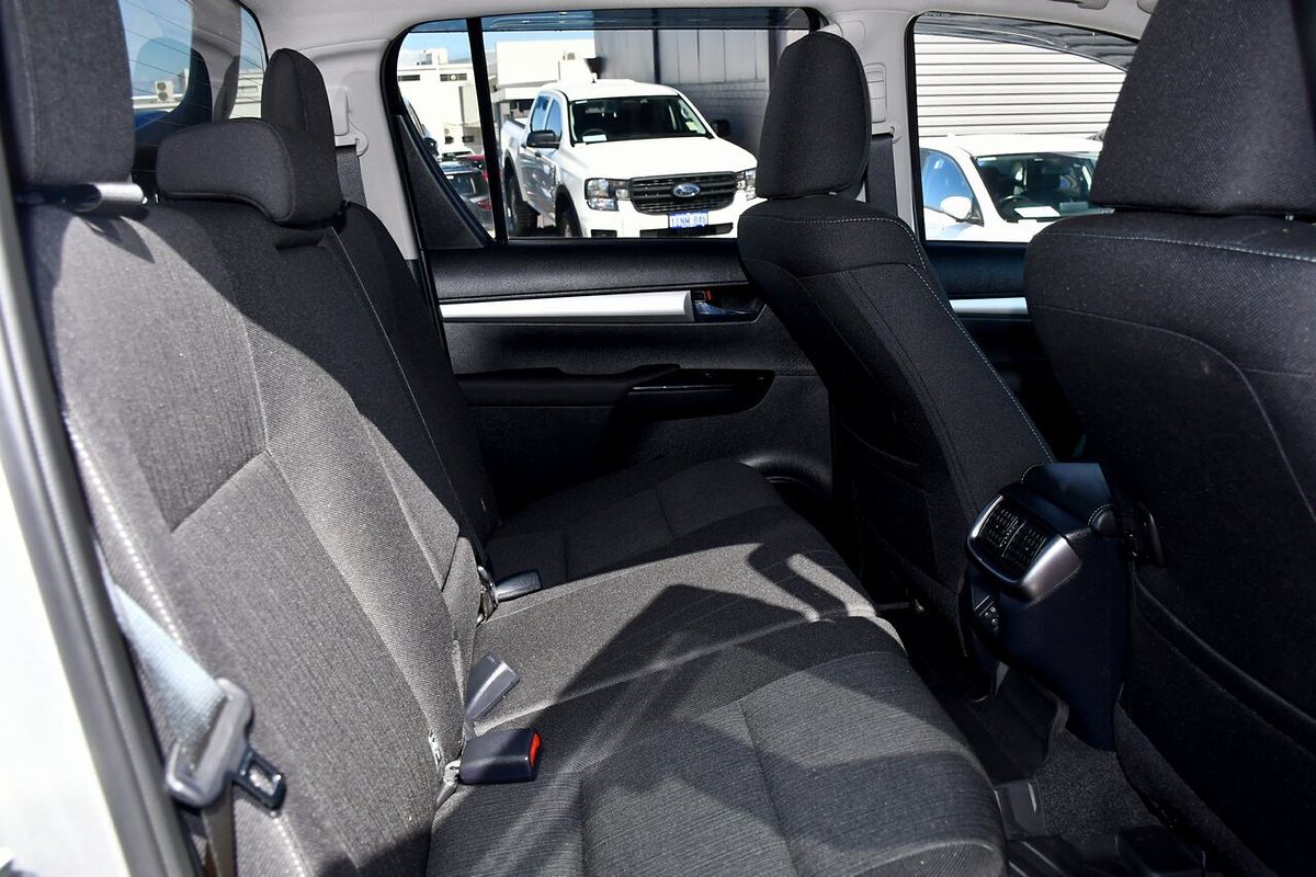 2024 Toyota Hilux SR5 48V GUN126R 4X4