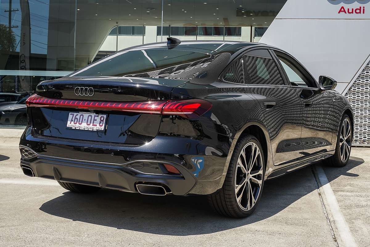 2025 Audi A5 TFSI 150kW S line B10