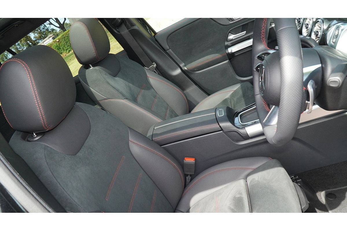 2025 Mercedes-Benz GLB-Class GLB200 X247