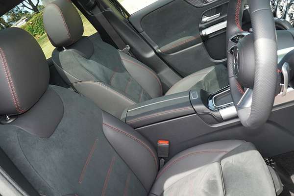 2025 Mercedes-Benz GLB-Class GLB200 X247