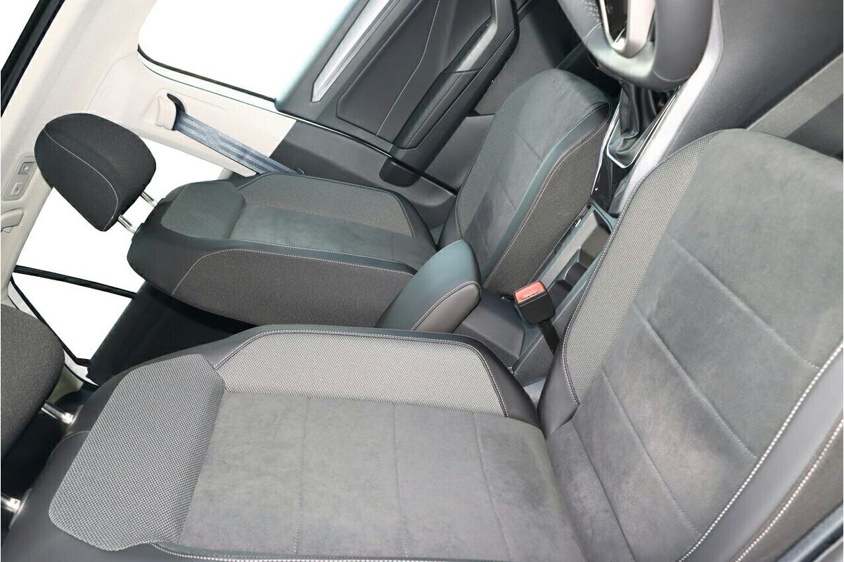 2025 Volkswagen T-Roc 110TSI Style D11