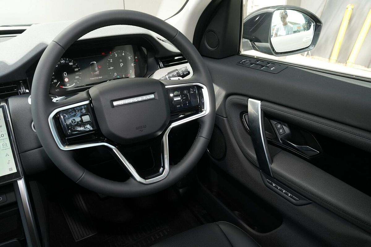 2025 Land Rover Discovery Sport P200 S L550