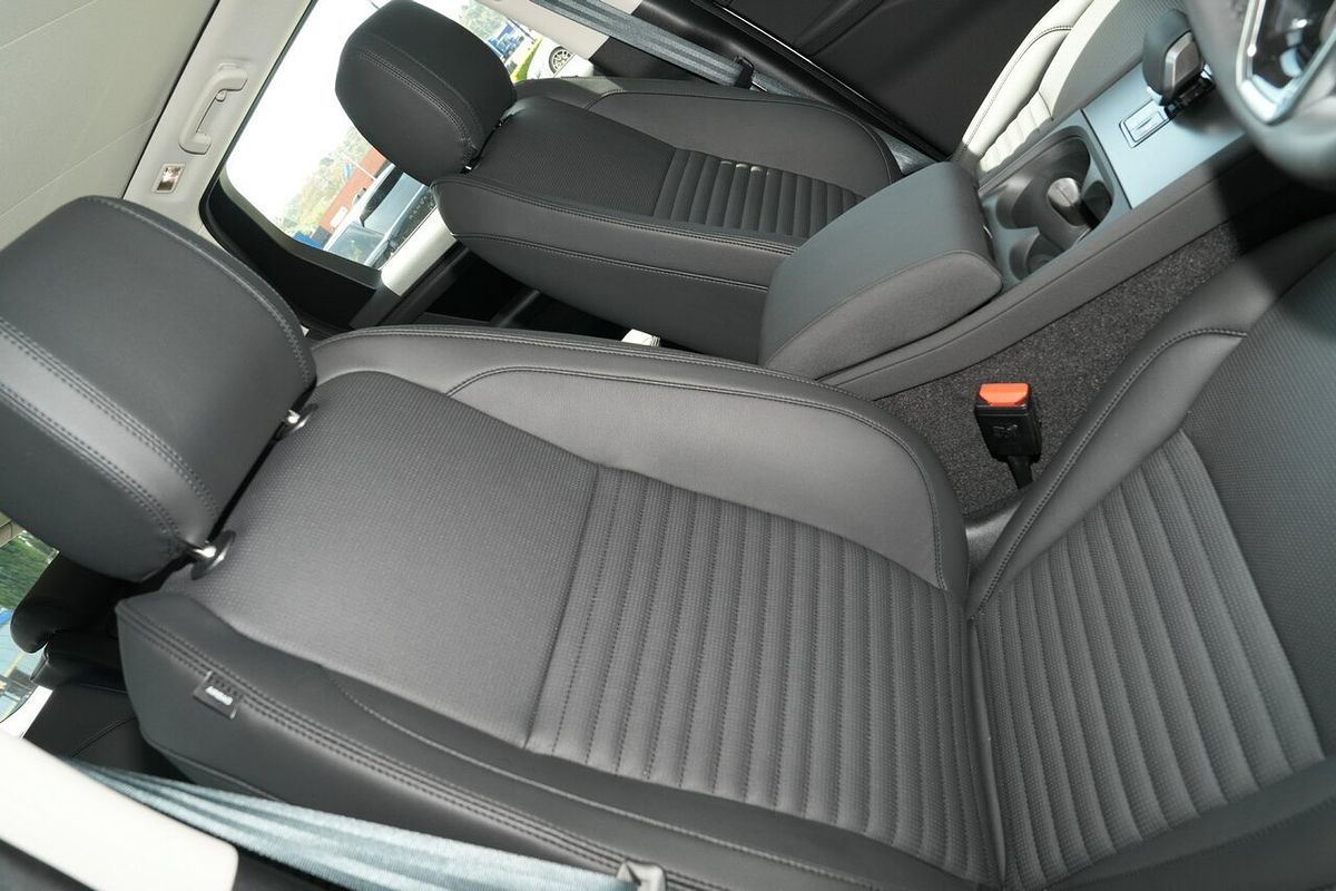 2025 Land Rover Discovery Sport P200 S L550