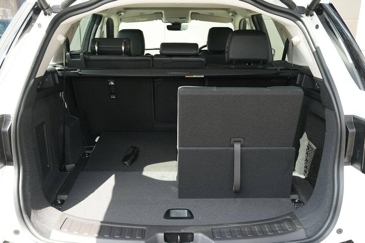 2025 Land Rover Discovery Sport P200 S L550