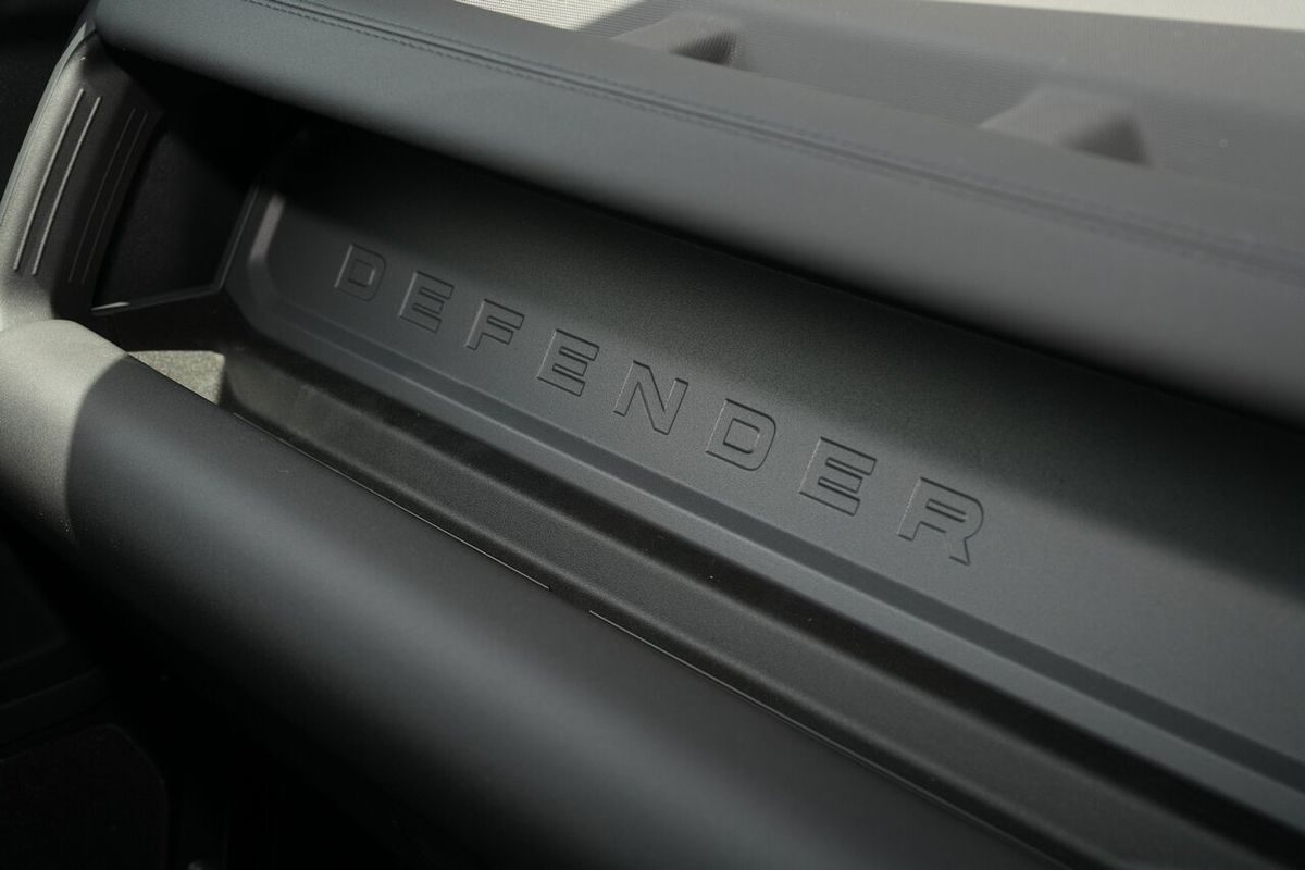 2025 Land Rover Defender 110 D250 S L663