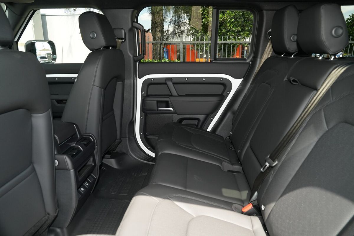 2025 Land Rover Defender 110 D250 S L663