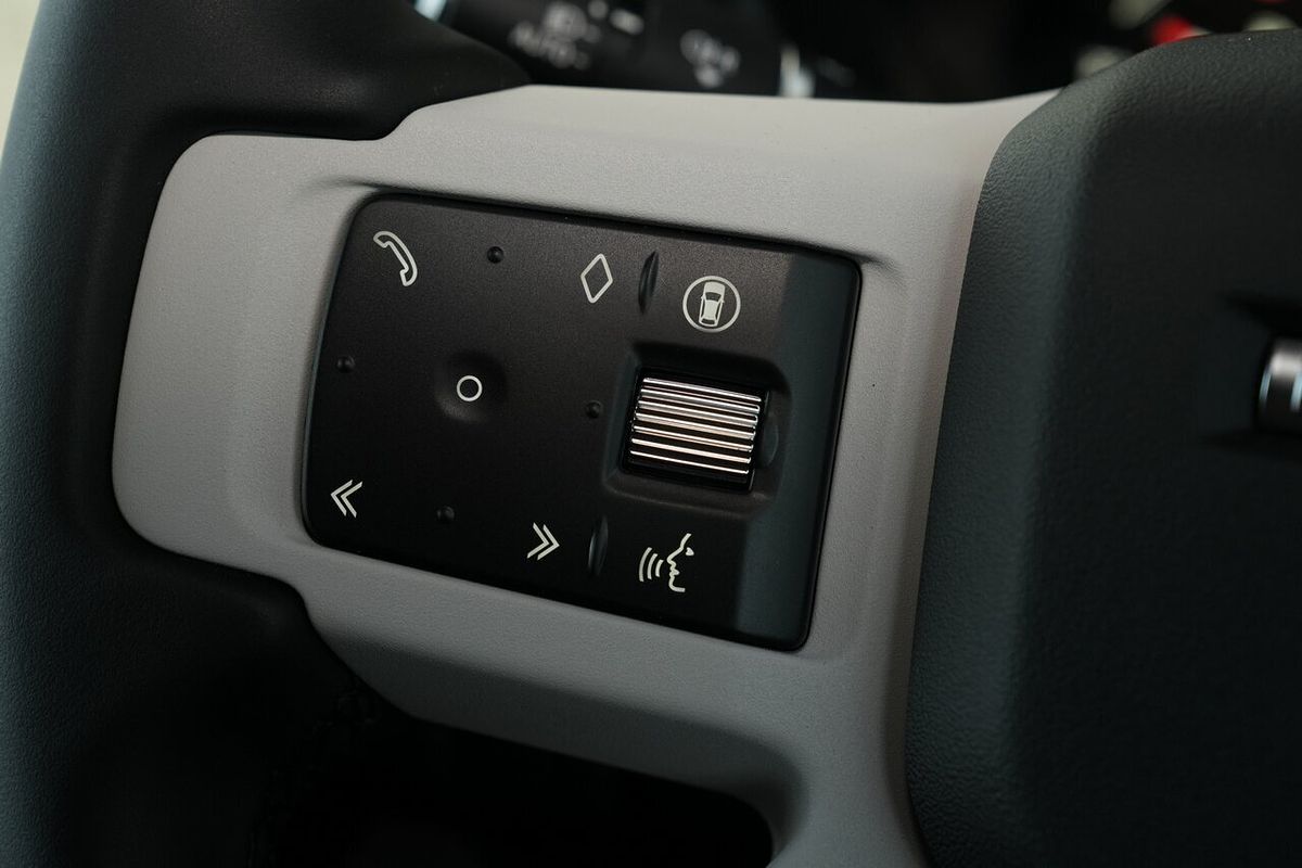 2025 Land Rover Defender 110 D250 S L663