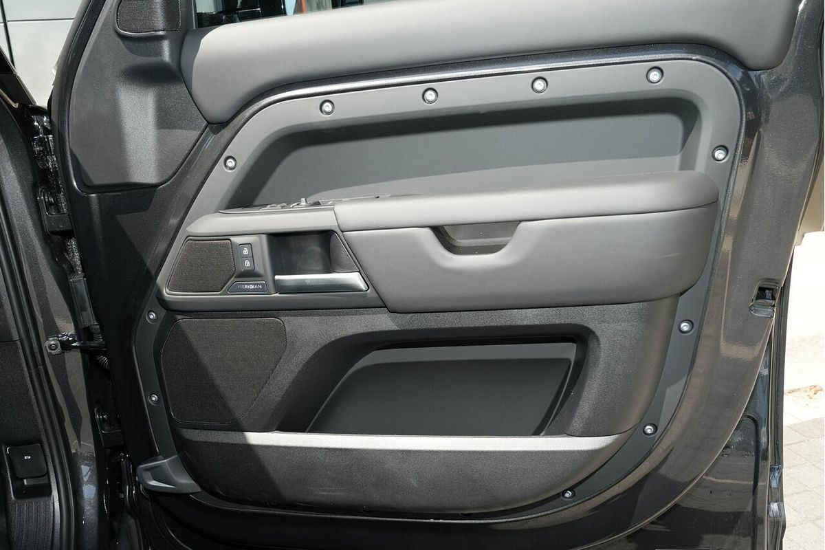 2025 Land Rover Defender 110 D350 X-Dynamic HSE L663