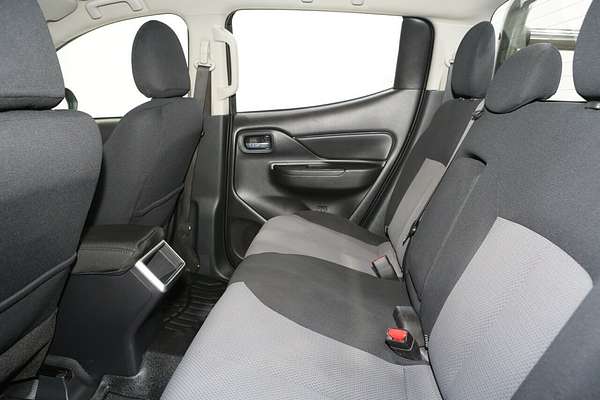 2022 Mitsubishi Triton GLX MR 4X4