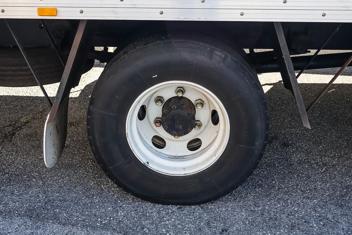 2013 Isuzu F Series FRR 500 4x2