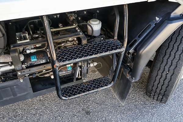 2013 Isuzu F Series FRR 500 4x2