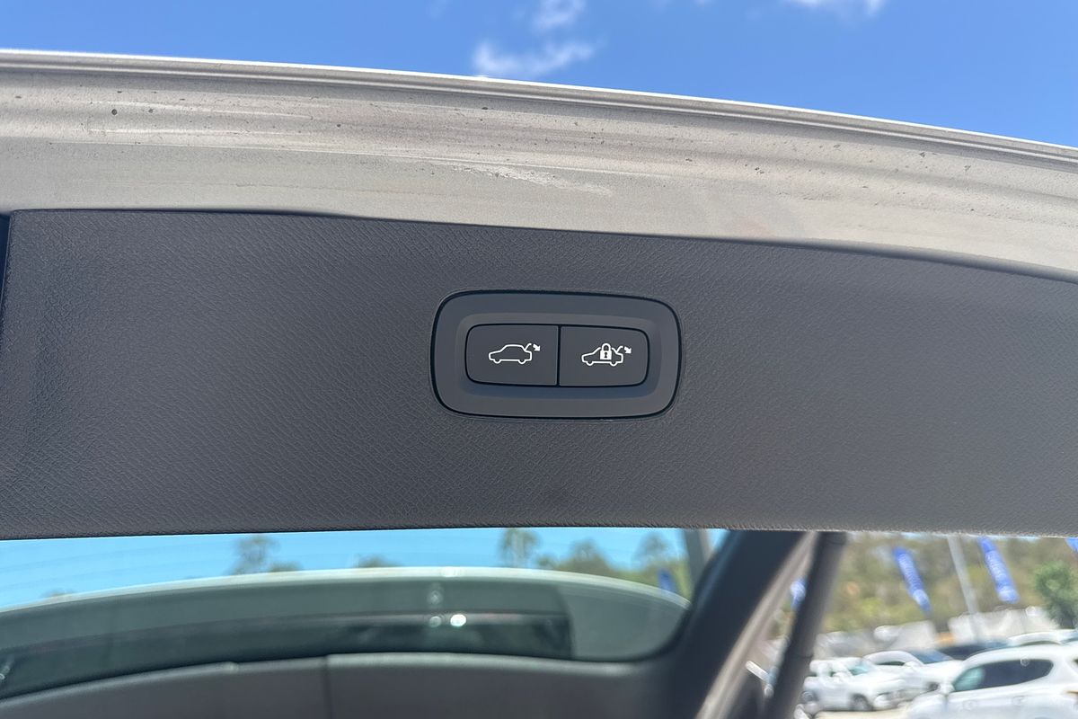 2023 Volvo XC90 Ultimate B6 Bright