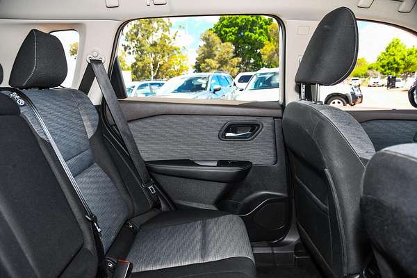 2024 Nissan X-TRAIL ST T33