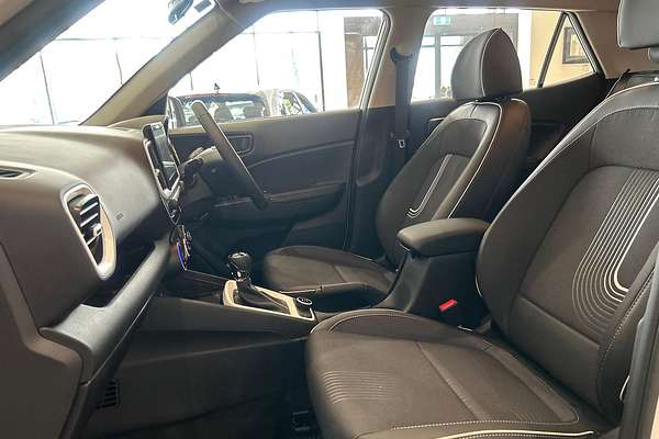 2025 Hyundai Venue Active QX.V5