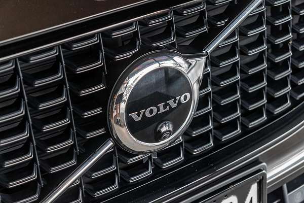 2022 Volvo XC60 Recharge Ultimate T8 Plug-In Hybrid