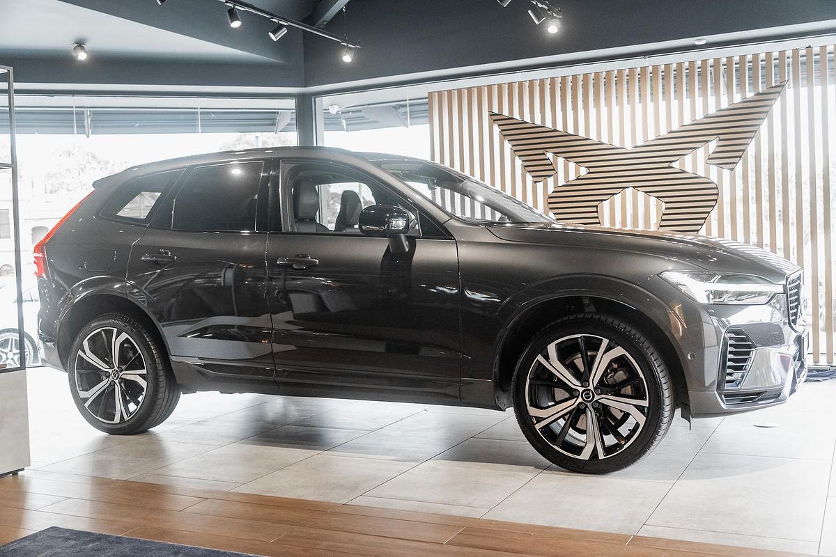 2022 Volvo XC60 Recharge Ultimate T8 Plug-In Hybrid