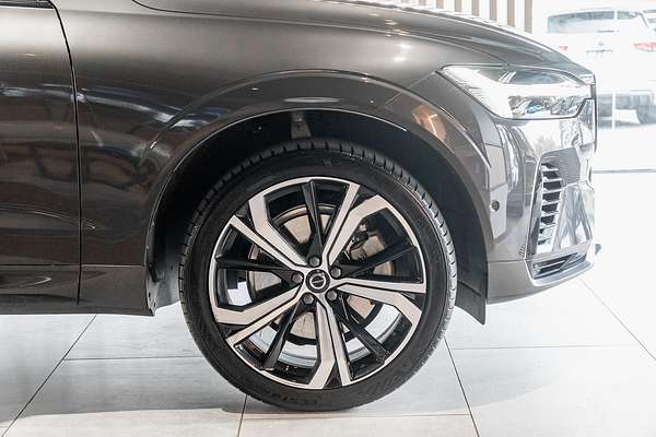 2022 Volvo XC60 Recharge Ultimate T8 Plug-In Hybrid